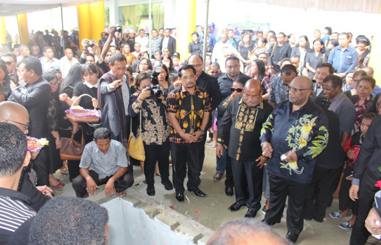 Gubernur Kenang Sosok Bangun Manurung Selalu Bekerja Bagi Masyarakat dan Tuhan